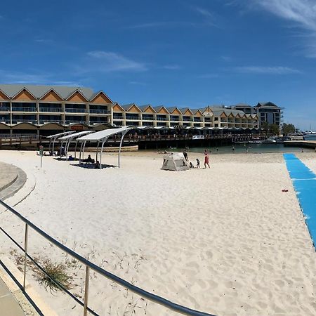 Appartamento The Hutt On Mandurah Marina Esterno foto