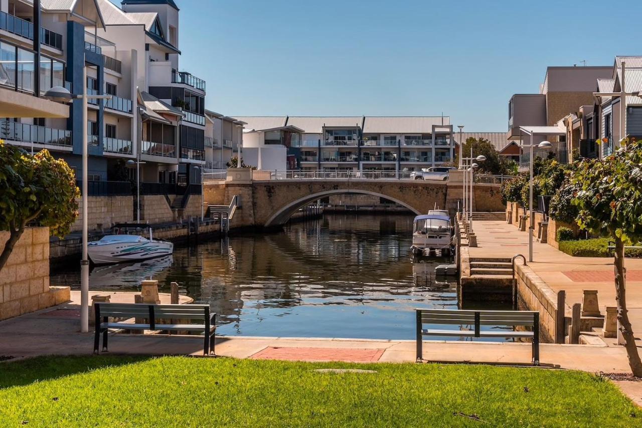 Appartamento The Hutt On Mandurah Marina Esterno foto